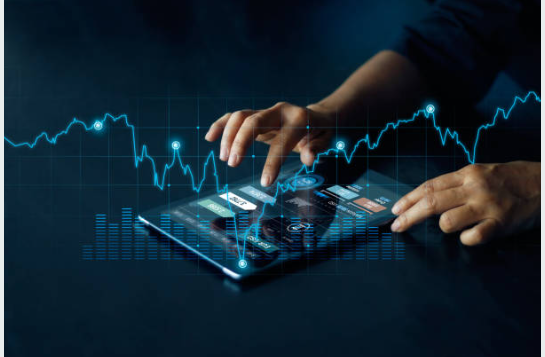 These 2 Canadian Stocks Are Expected End 2025 With Strong Gains! Do You Own Any?