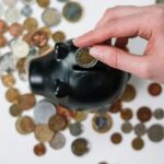 TSX Today: A Cautious Friday Wrap as Banks, Energy Weigh on the Composite